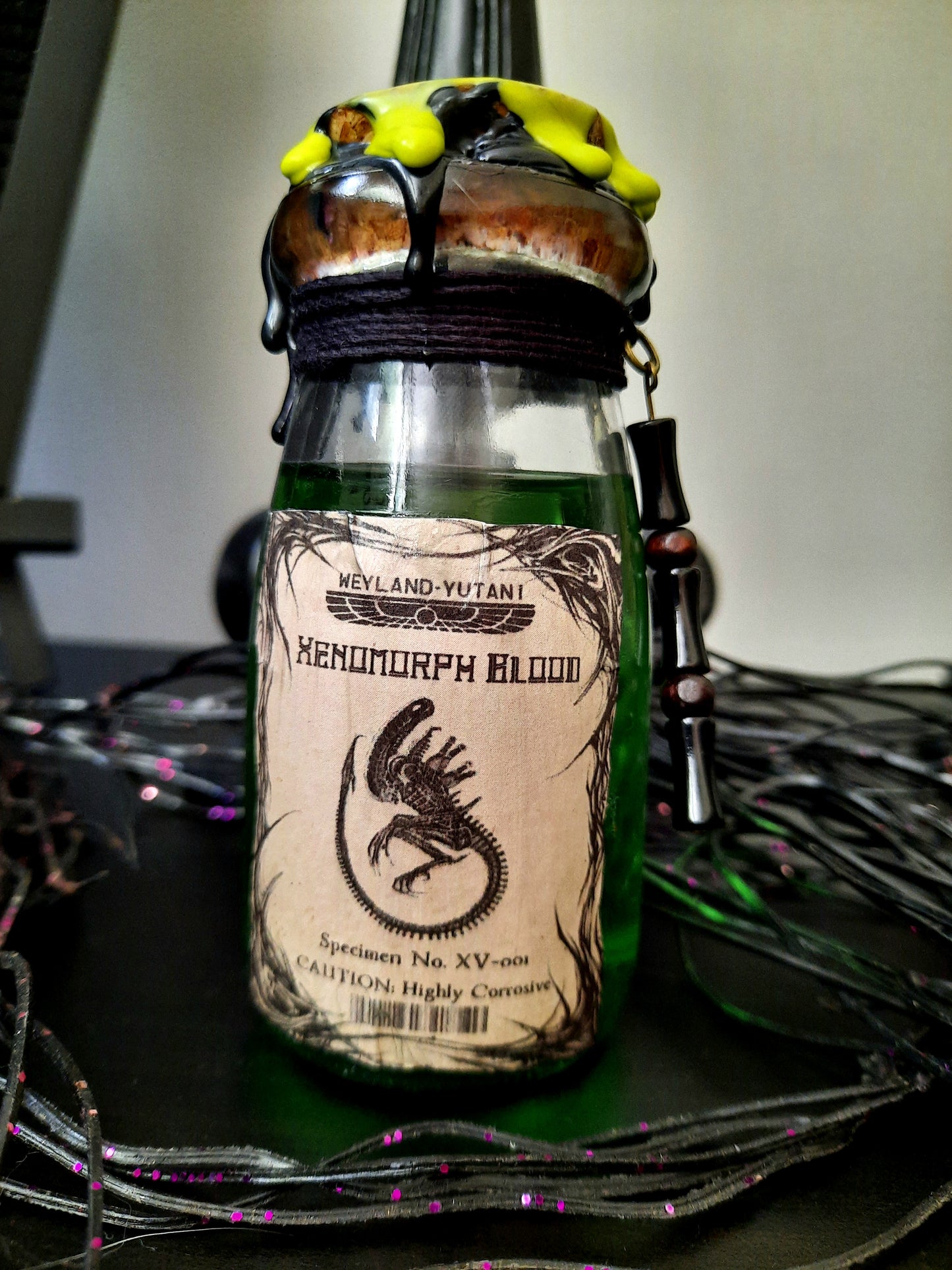 Weyland-Yutani Xenomorph Blood Specimen Bottle-Color Changing