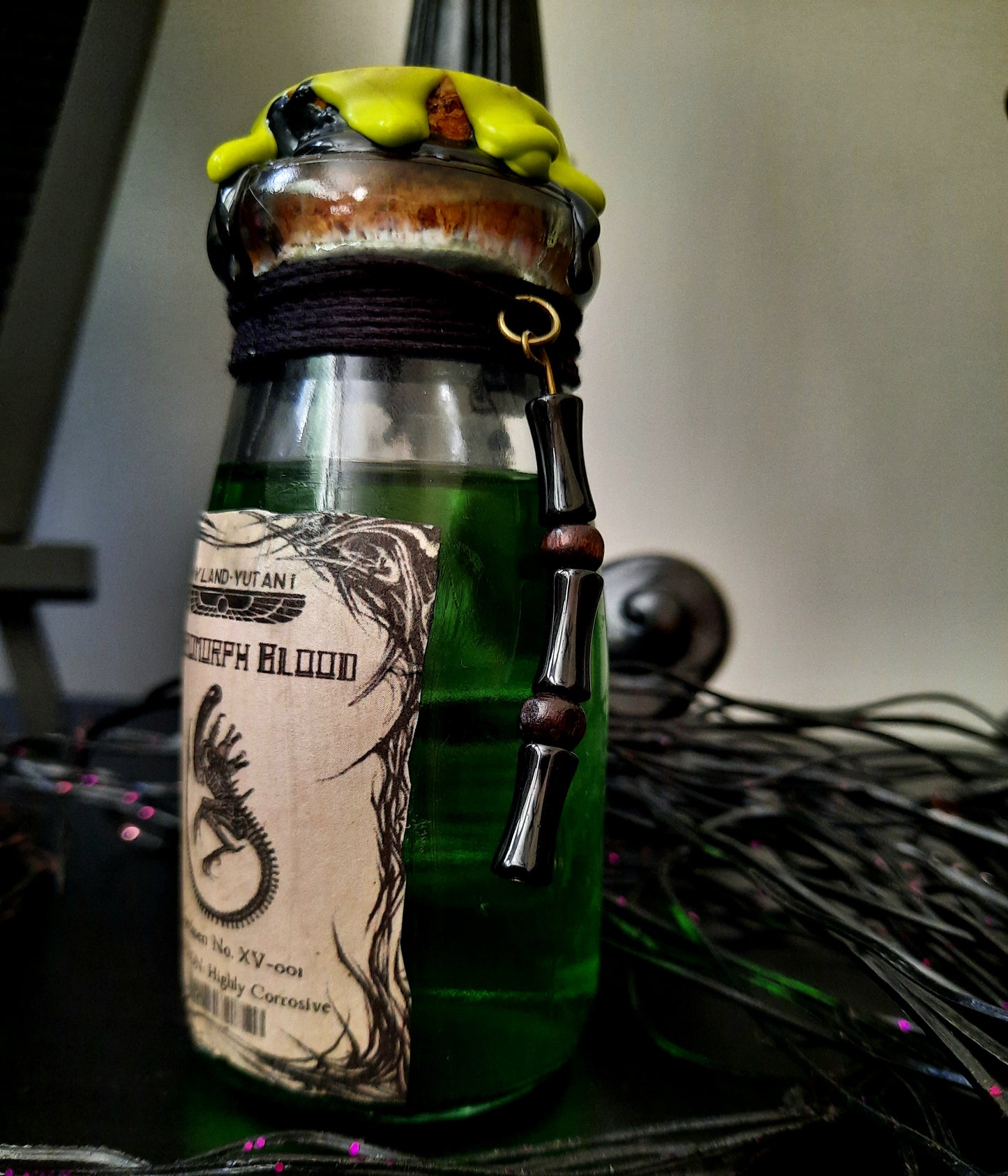 Weyland-Yutani Xenomorph Blood Specimen Bottle-Color Changing