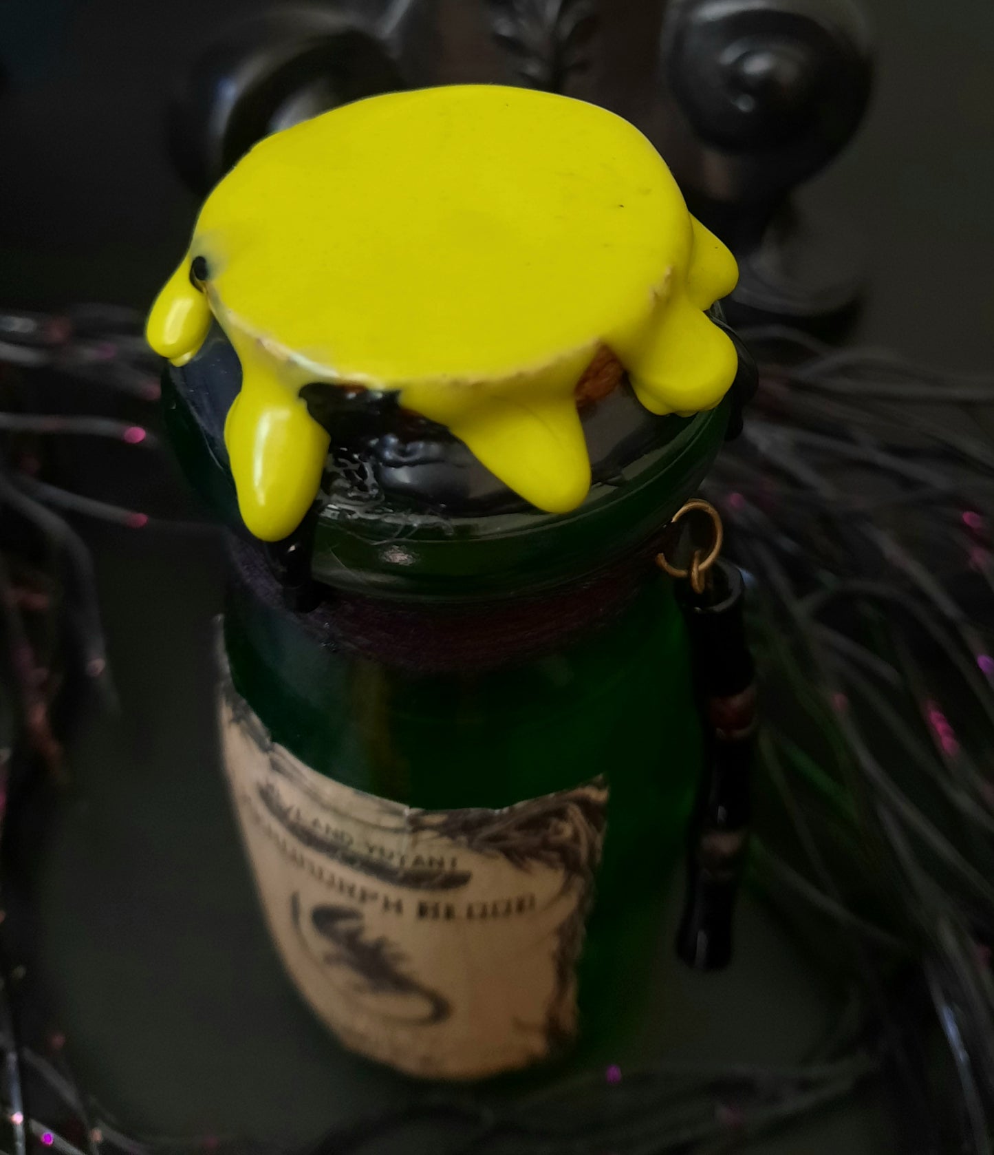 Weyland-Yutani Xenomorph Blood Specimen Bottle-Color Changing